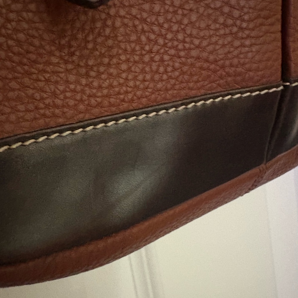 EUC Dooney & Bourke Brown Safari Pebbled Grain Leather Medium Shoulder
Bag - Picture 4 of 13